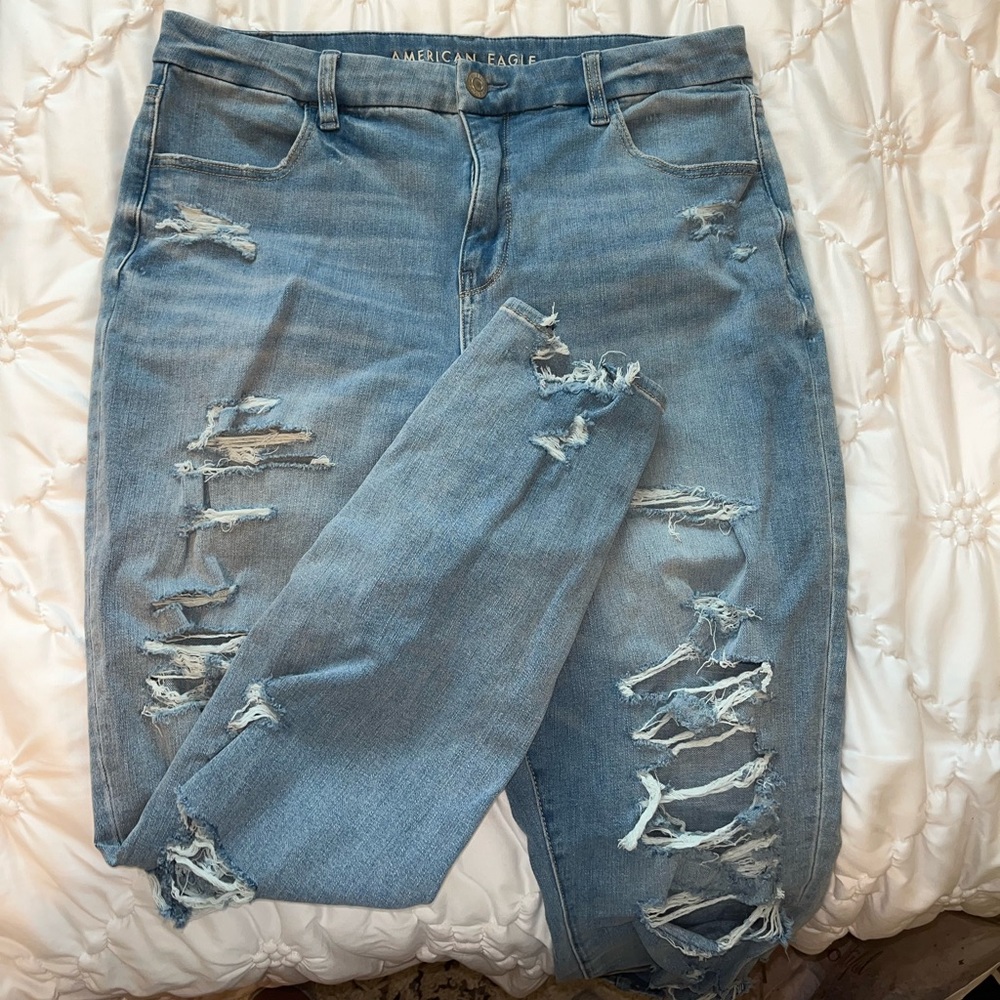 American Eagle The Dream Jean Light-Wash Ripped Skinny Jean